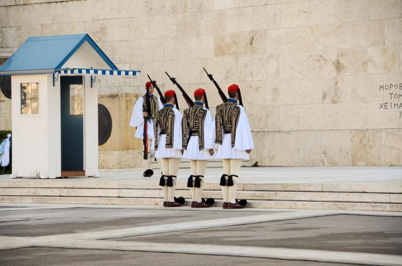 Athens Central Studio In Front Of Syntagma Metro Exterior foto